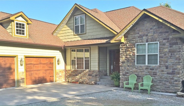 “Fox Hollow” - Shell Knob House w/Private Pool and Golf Cart! Pickleball Court!