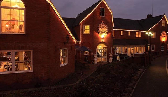 Fox & Hounds Country Hotel