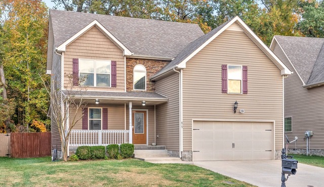Fox House (615 Fox Path Ln)