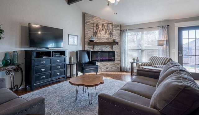 Fox Hunt · Modern, Updated Home · Pet-Friendly
