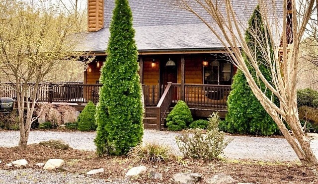 Fox Lake Cabin Retreat! Pet Friendly w/Hot Tub, Games, Fire Pit, Hiking + more!