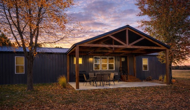 Fox Lake Escape- Peaceful Cabin for Outdoor Enthusiasts