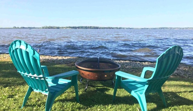 Fox Lake "Funcation" ★ 3 King Beds ★ Chain O Lakes