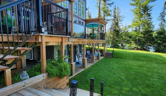 Fox Lakehouse is a contemporary four season home with amazing walk in beach.