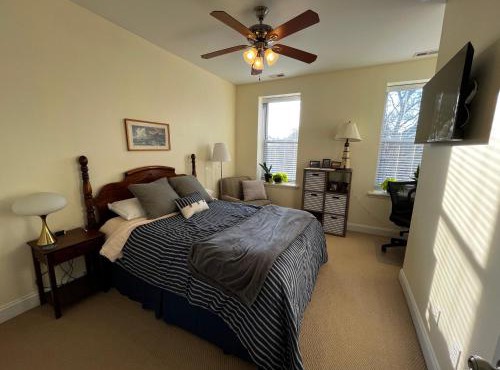 Fox Park Gem Cozy Room with Premium Bedding & Desk