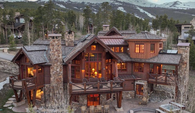 Fox Paw Lodge: Private Peak 8 Home w/Elevator, Hot Tub, Pool Table, Fire Pit