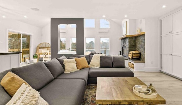 Fox Point Lake House - Luxury Lakefront Rental!