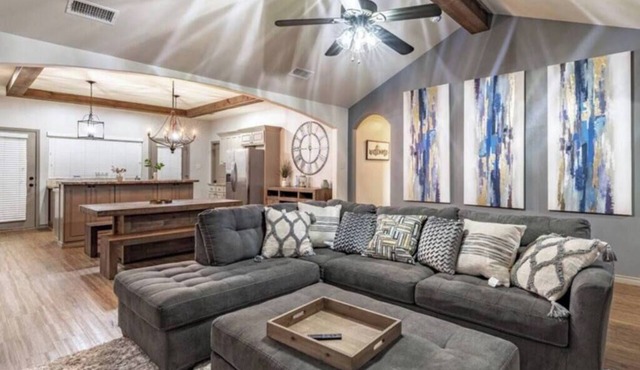 Fox Ridge Oasis - 3BR 1BA - South Lubbock