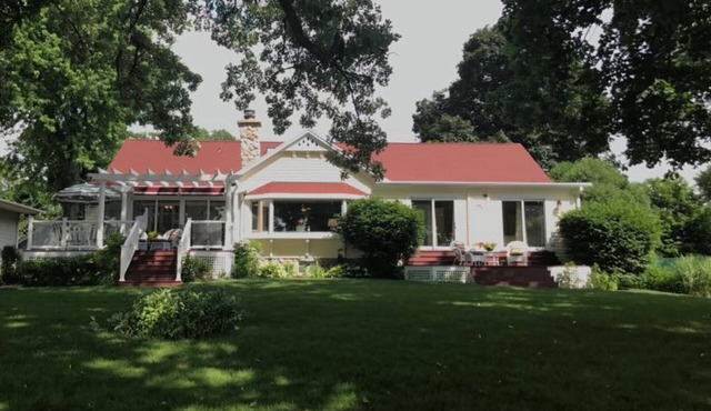 Fox River/Chain of Lakes Waterfront Home with Hot Tub