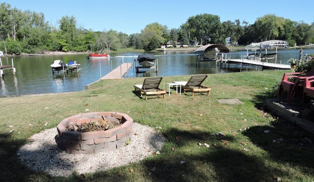 Fox River Home - Near Island Lake