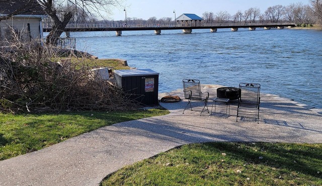 Fox River Retreat #1