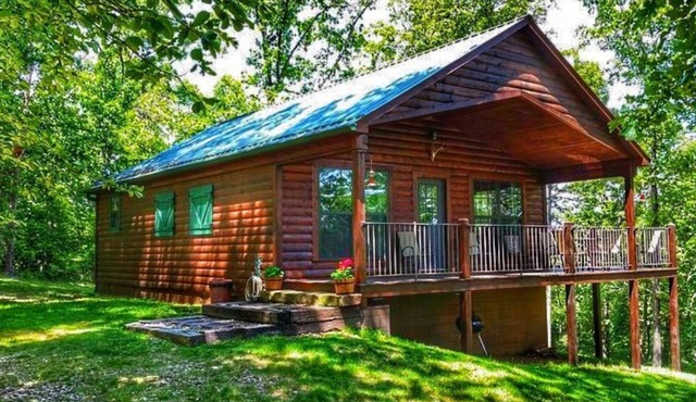 Foxcroft Buffalo River Log Cabin: Cozy & Secluded w Mountain View 3 min to BNR