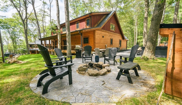 Foxcroft: Lake Access w. Dock Slip, Hot Tub, Pool Table