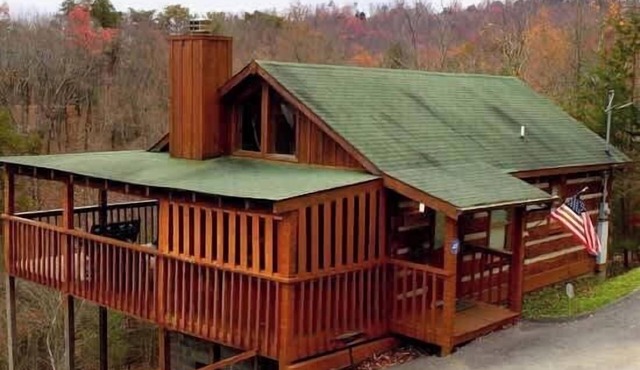 FoxDen-Cozy Honeymoon Cabin View/HotTub/Self-chkin