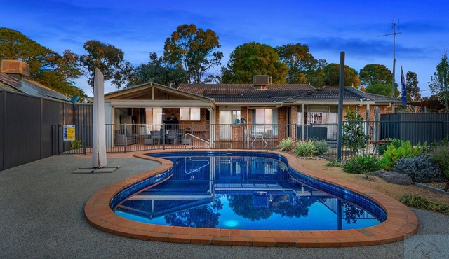 Foxes on the Green Tocumwal