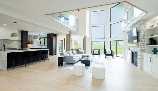 FOXFIELD ESTATE- LUXURY 7 BR COTTAGE WITH INDOOR POOL AND GAMES ROOM