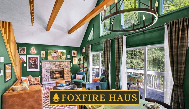 Foxfire Haus - Modern - Lake & Beach, Hot Tub