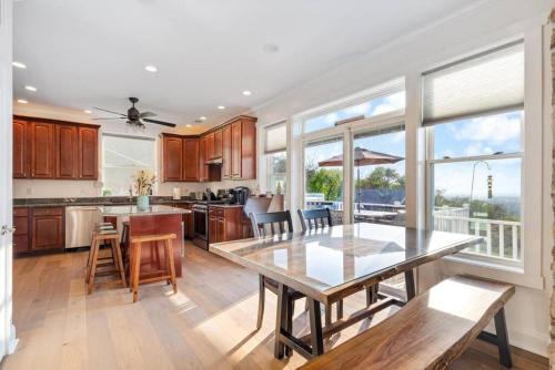 Foxfire - Secluded Zen Retreat with Spa & Views