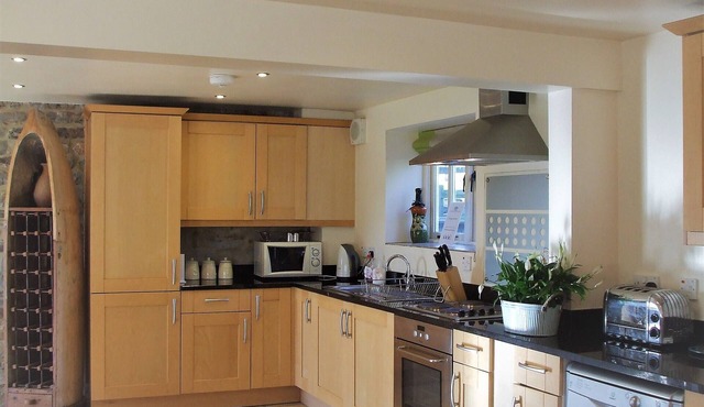 Foxglove Cottage, dog-friendly house by the Peak District with a hot tub