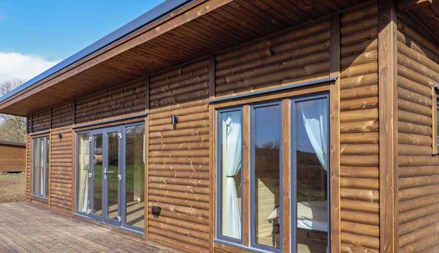 FOXGLOVE, family friendly, character holiday cottage in Chard