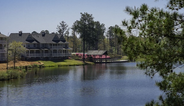 Foxhall Resort Luxury Villa on Lake Located 25 Minutes from Airport