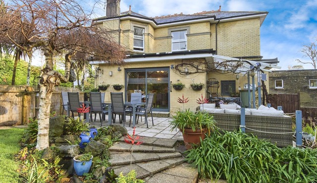 Foxhills - a house that sleeps 16 guests in 8 bedrooms