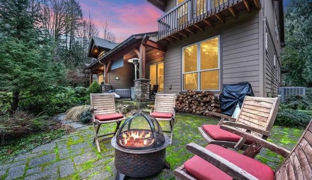 Fox’s Den: A Luxurious Mountain Retreat in Scenic Mt. Hood Village