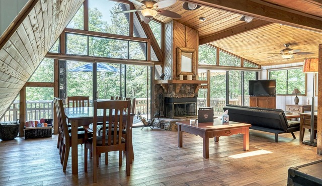 Foxtail Lake Front Chalet with HOT TUB