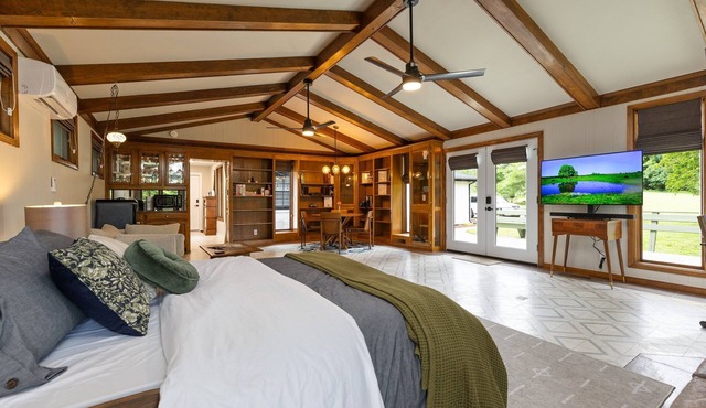 Foxwood Cottage ~ Fireplace+Free Parking! Near BNA