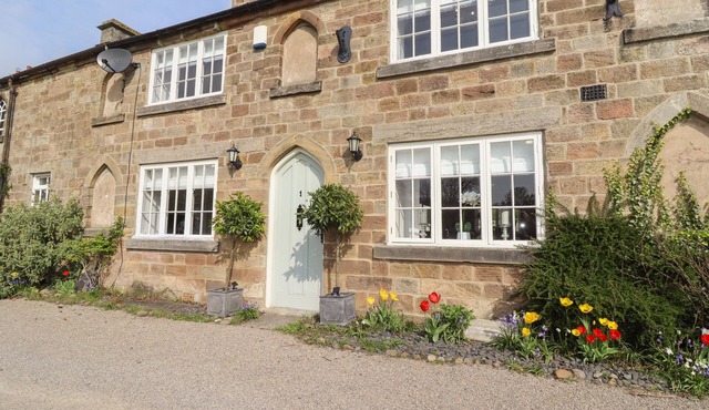 FOXY COTTAGE, family friendly, with a garden in Ripley