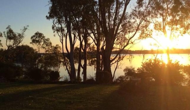 Foxy Lodge - Lakeside getaway