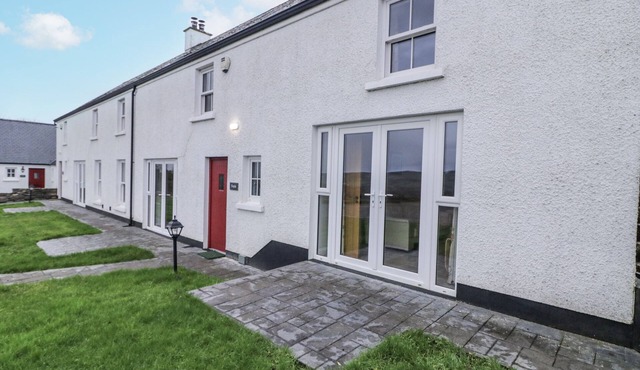 FOYLE COTTAGE, with open fire in Strabane