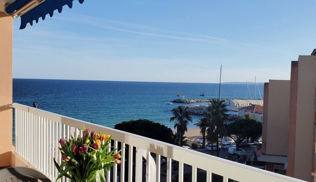 Fréjus-Plage, Sea view, T2, 38m2, 4 people, refurbished, air conditioning, magnificent