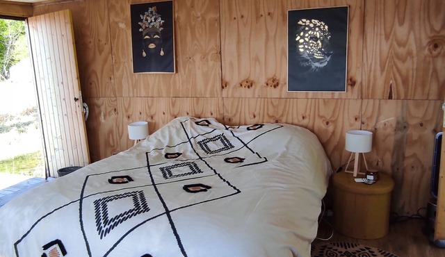 Wooden hut on stilts at Lac du Der - Nature escape & unusual charm