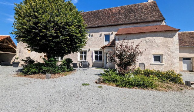 Charming Renovated 11th-Century Cottage near Brenne Ponds - Sleeps 6, Terrace, BBQ, WiFi in Communauté de communes Brenne - Val de Creuse-Douadic