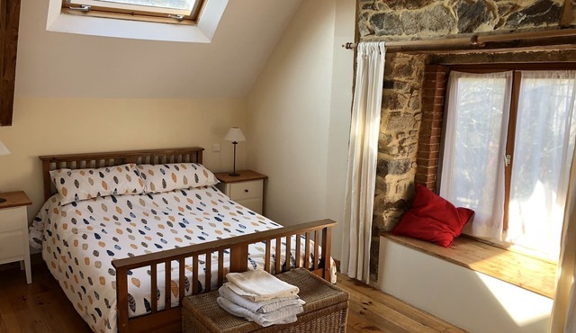 Detached Barn Conversion with heated pool and Jacuzzi with free wifi