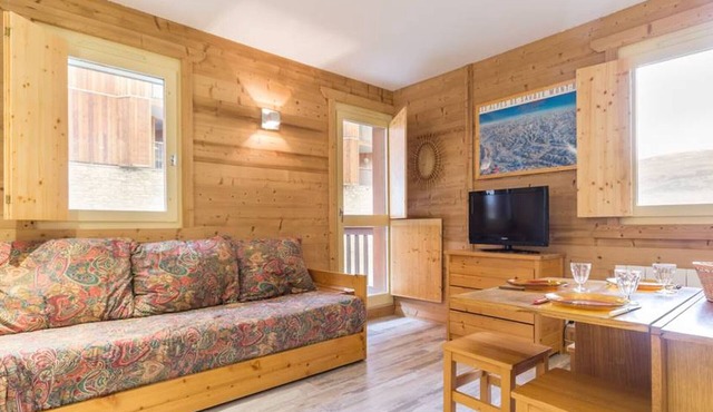 Renovated apartment near Paradisio, 200m from slopes, balcony, TV