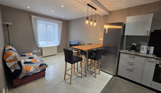 Large modern apartment, parking -near Walibi