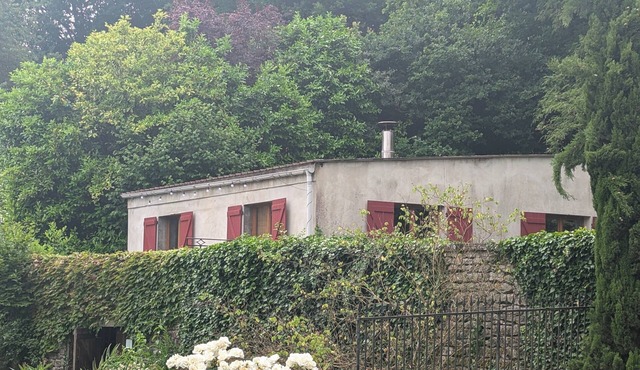 "Le Refuge des Oiseaux " Self-catering accommodation 15 minutes from Walibi!