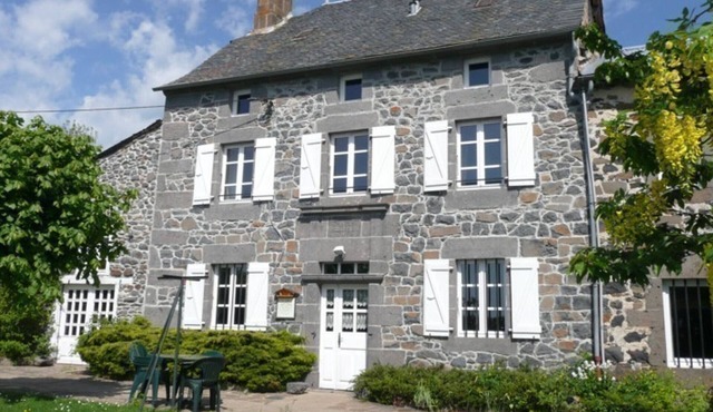 Gite Neuvéglise-sur-Truyère-Sériers, 4 bedrooms, 6 persons