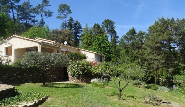 Charming gite on the edge of the village "Villa la Désirade".