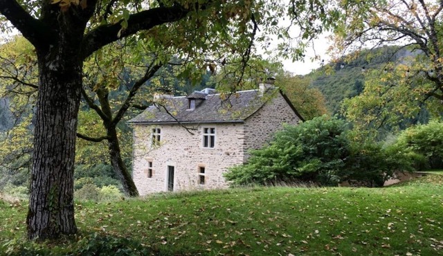 Beautiful 18th century house for rent in private hamlet with heated pool