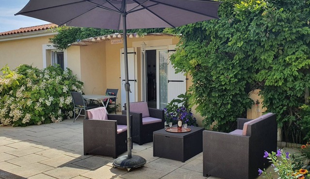 House on wooded grounds near the FUTUROSCOPE