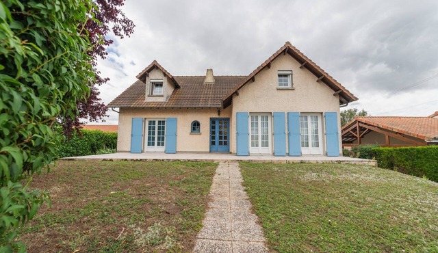 Champ de Gain: family home with swimming pool 10 minutes from Futuroscope