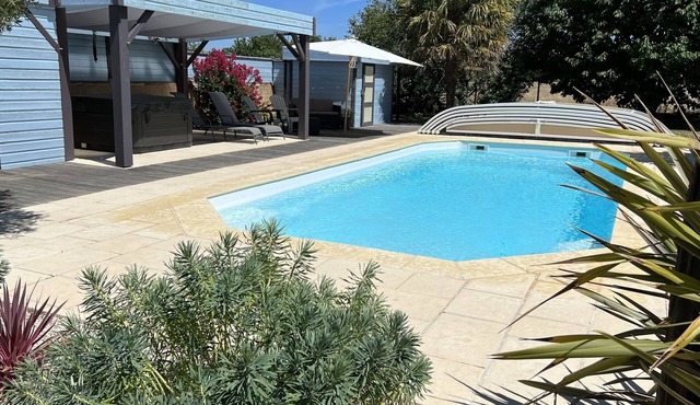 Maison d'Hôtes near Futuroscope - 2 to 6 pers with SPA & Private pool