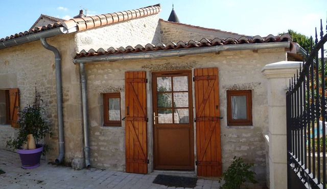 Mini charming house 2 pers "The 3 little pigs" 4 minutes from Futuroscope