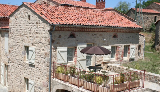 Gîte Moquine Entièrement Restauré, Présente un Aspect Chaleureux