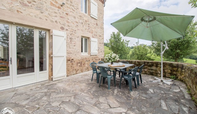 Gîte * MAJES GOULAPIE with terrace and sunset
