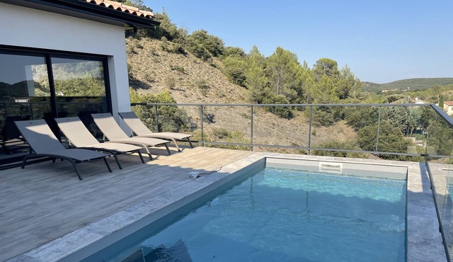 Villa with swimming pool between sea and Cévennes near Anduze in the South.