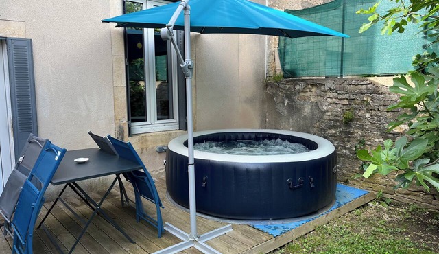 Ground-floor apartment with a hot tub
